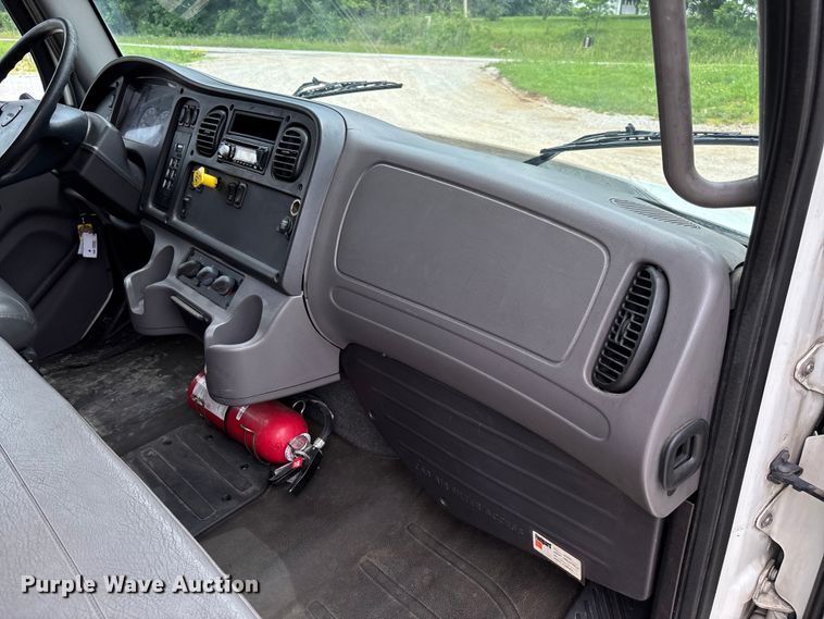 image for item FC5850 2013 Freightliner  Buisness Class M2 106 truck cab and chassis