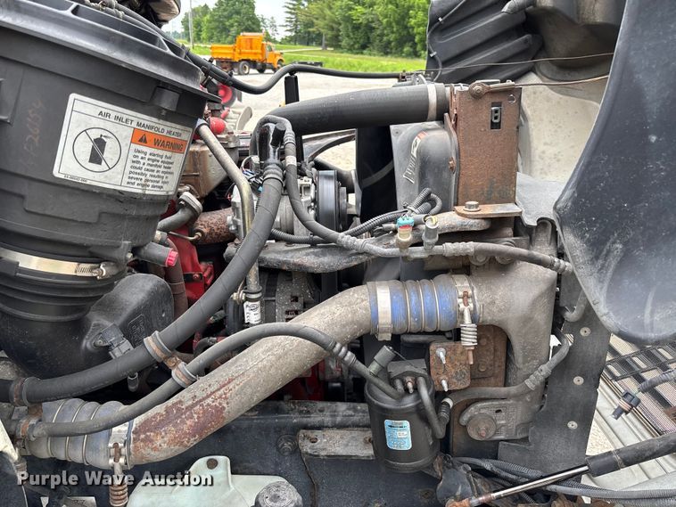 image for item FC5850 2013 Freightliner  Buisness Class M2 106 truck cab and chassis