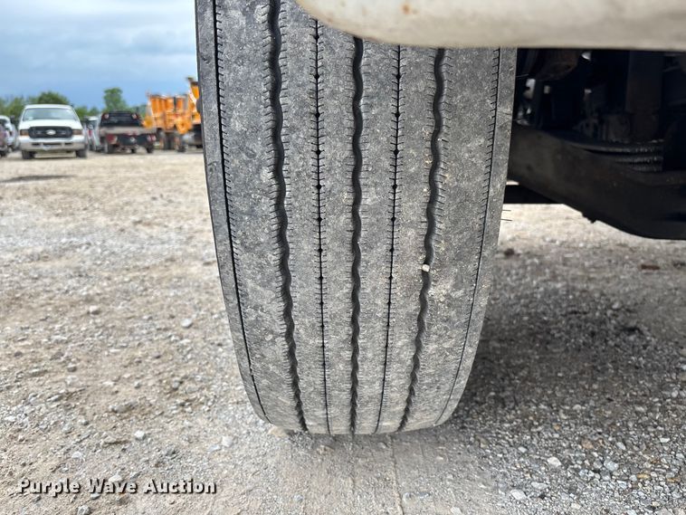 image for item FC5850 2013 Freightliner  Buisness Class M2 106 truck cab and chassis