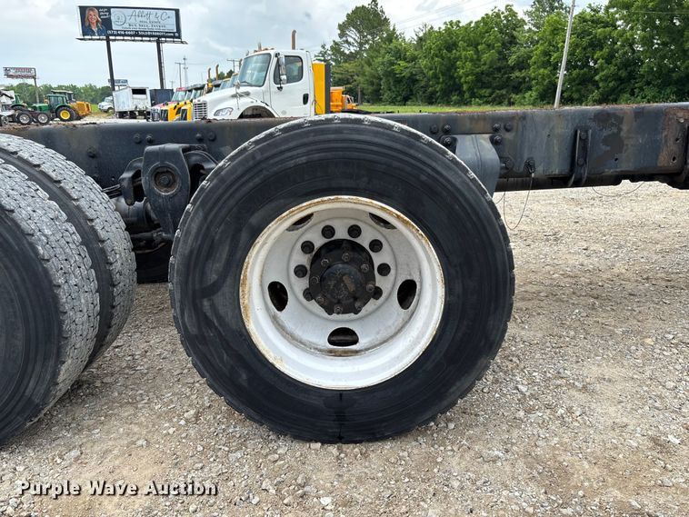 image for item FC5850 2013 Freightliner  Buisness Class M2 106 truck cab and chassis