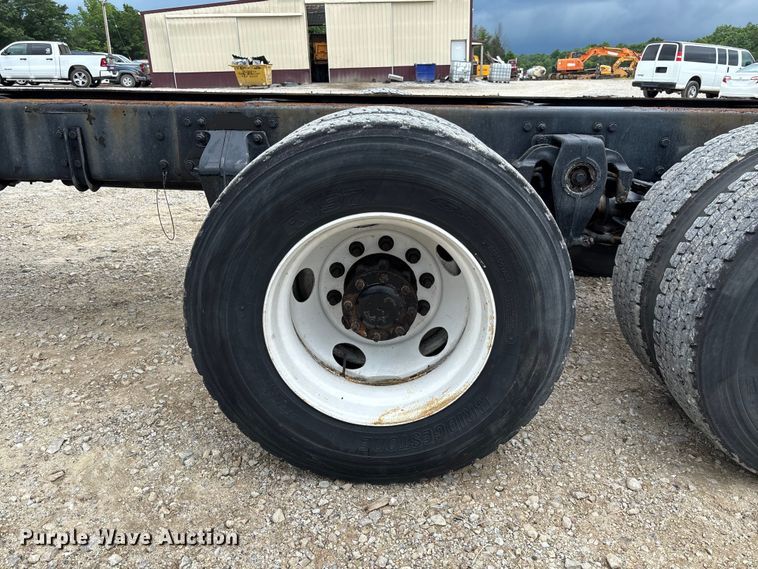 image for item FC5850 2013 Freightliner  Buisness Class M2 106 truck cab and chassis