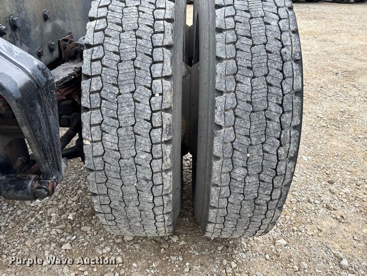 image for item FC5850 2013 Freightliner  Buisness Class M2 106 truck cab and chassis