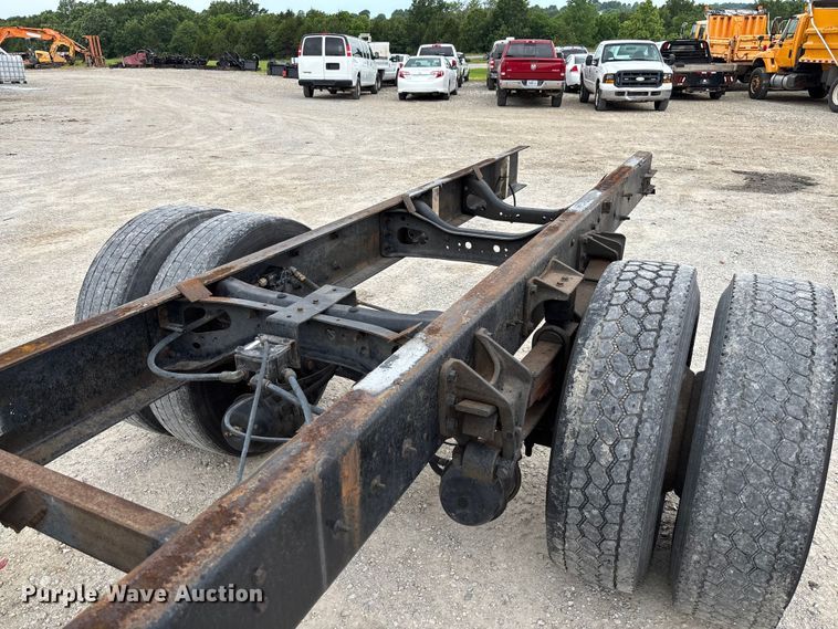 image for item FC5851 2006 International 4300 truck cab and chassis