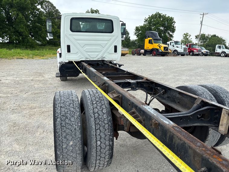 image for item FC5851 2006 International 4300 truck cab and chassis