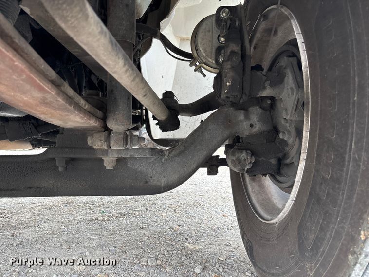image for item FC5851 2006 International 4300 truck cab and chassis