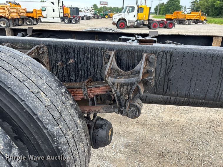 image for item FC5851 2006 International 4300 truck cab and chassis