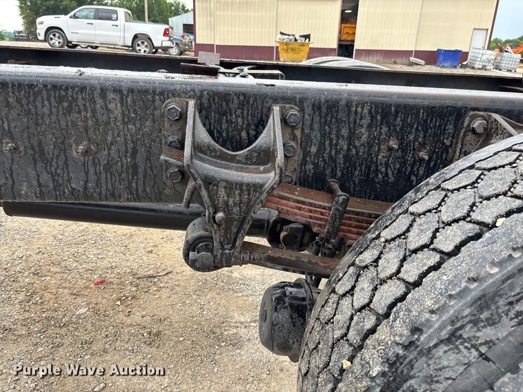 image for item FC5851 2006 International 4300 truck cab and chassis
