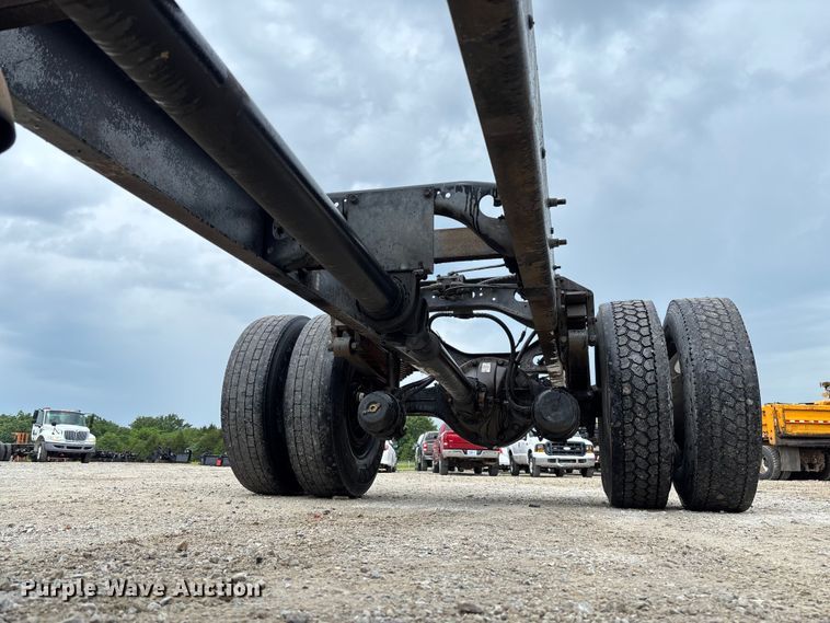 image for item FC5851 2006 International 4300 truck cab and chassis