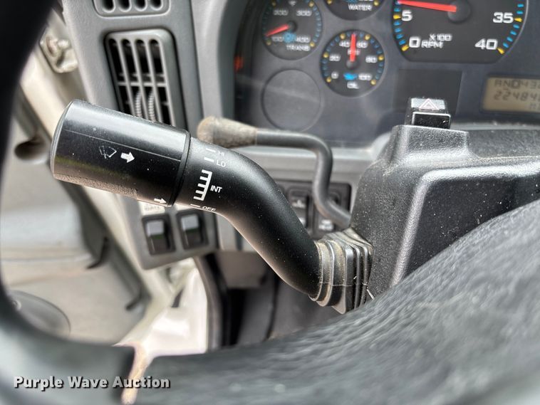 image for item FC5851 2006 International 4300 truck cab and chassis