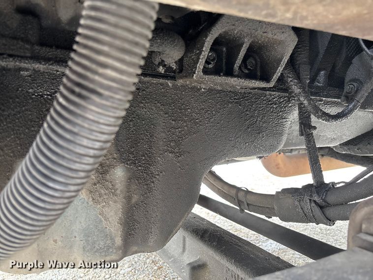 image for item FC5851 2006 International 4300 truck cab and chassis