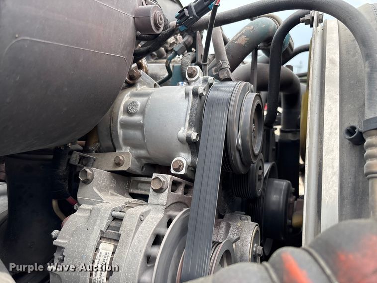 image for item FC5851 2006 International 4300 truck cab and chassis