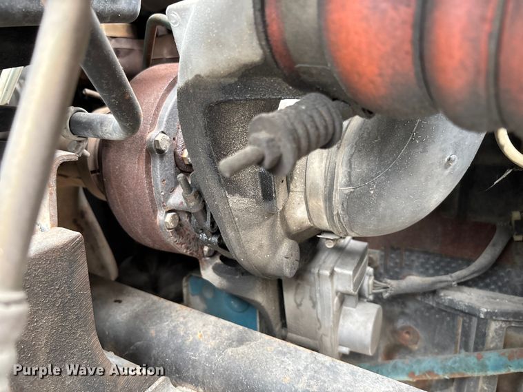 image for item FC5851 2006 International 4300 truck cab and chassis