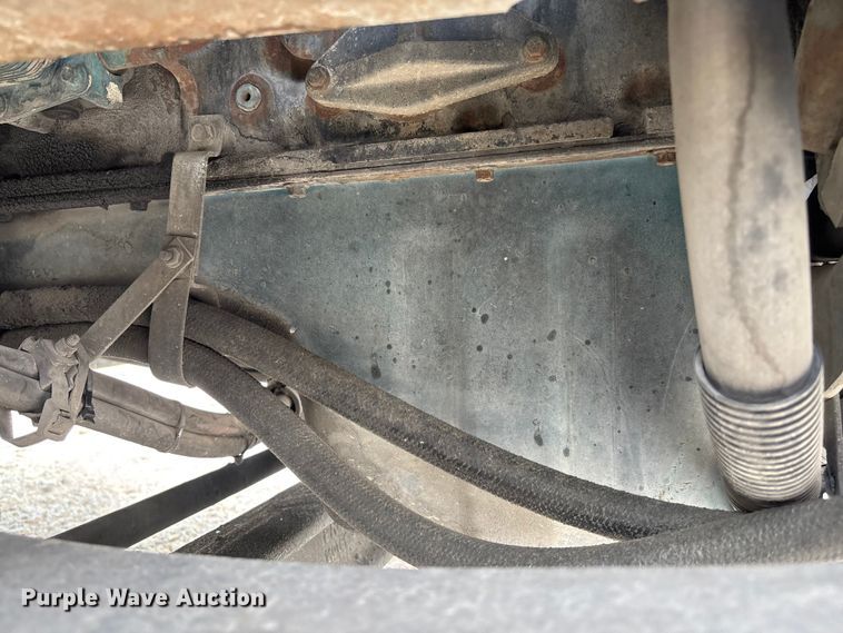 image for item FC5851 2006 International 4300 truck cab and chassis