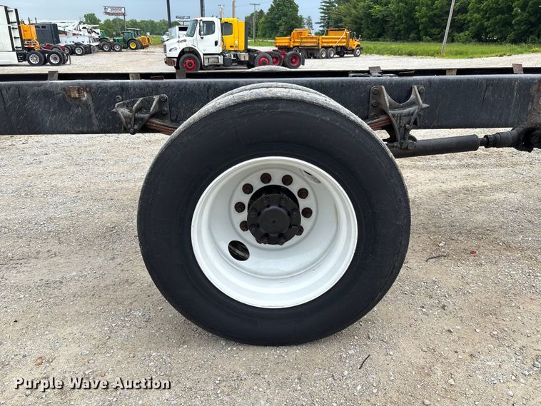image for item FC5851 2006 International 4300 truck cab and chassis