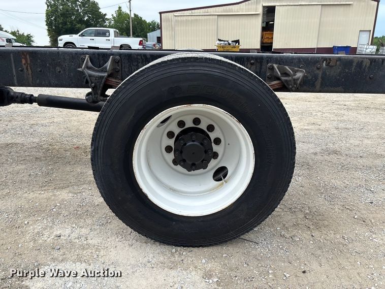 image for item FC5851 2006 International 4300 truck cab and chassis