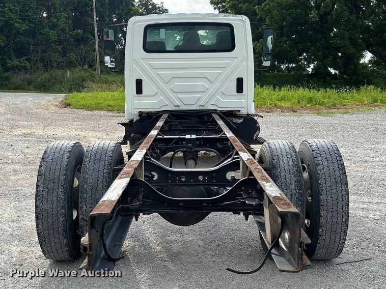image for item FC5913 2004 International 4300 truck cab and chassis