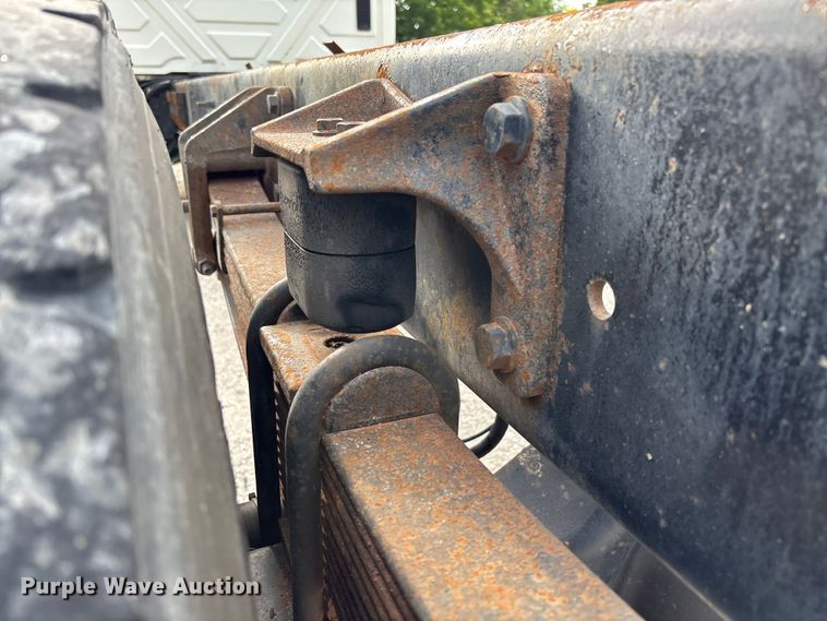 image for item FC5913 2004 International 4300 truck cab and chassis