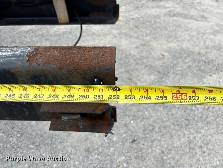 image for item FC5913 2004 International 4300 truck cab and chassis