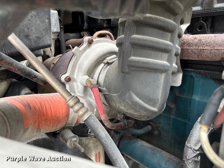 image for item FC5913 2004 International 4300 truck cab and chassis