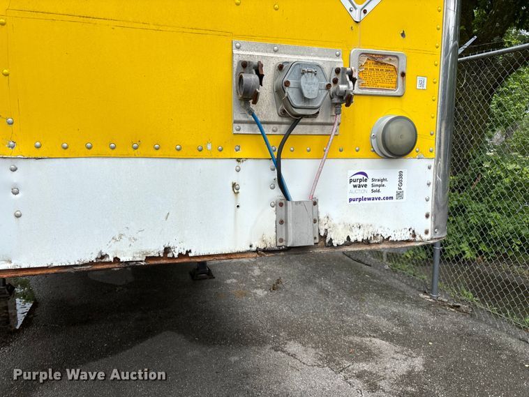 image for item FG0389 1997 Utility dry van trailer