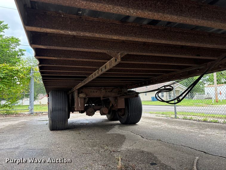 image for item FG0389 1997 Utility dry van trailer