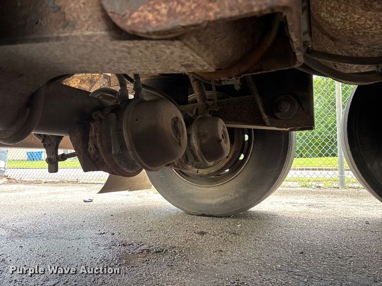 image for item FG0389 1997 Utility dry van trailer