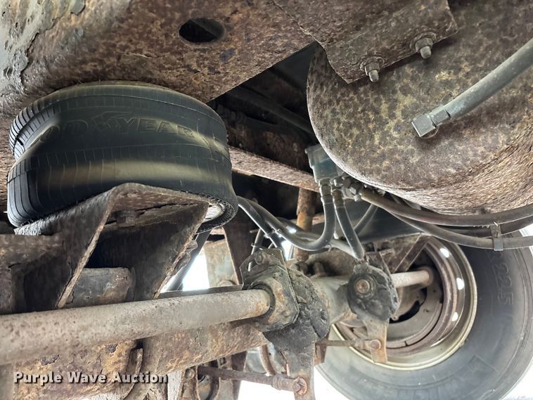 image for item FG0389 1997 Utility dry van trailer