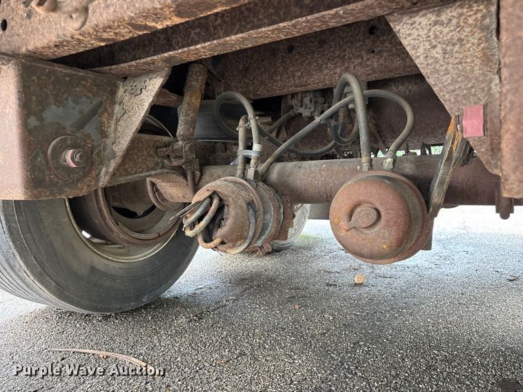 image for item FG0389 1997 Utility dry van trailer