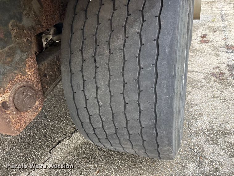 image for item FG0389 1997 Utility dry van trailer