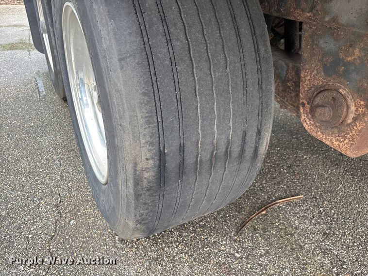 image for item FG0389 1997 Utility dry van trailer