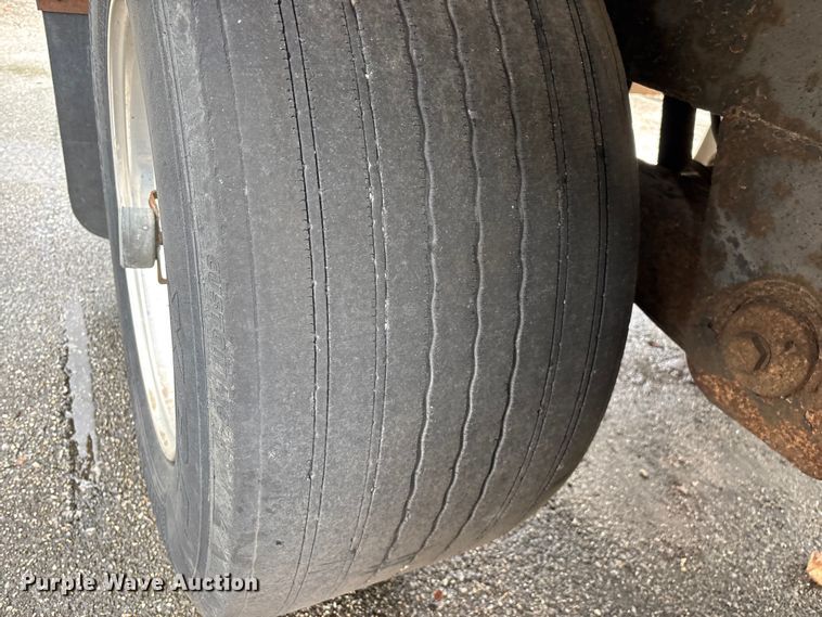 image for item FG0389 1997 Utility dry van trailer