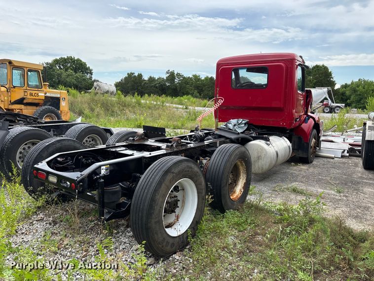image for item FG0468 2019 Peterbilt truck cab and chassis