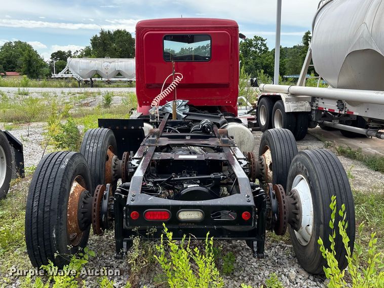 image for item FG0468 2019 Peterbilt truck cab and chassis