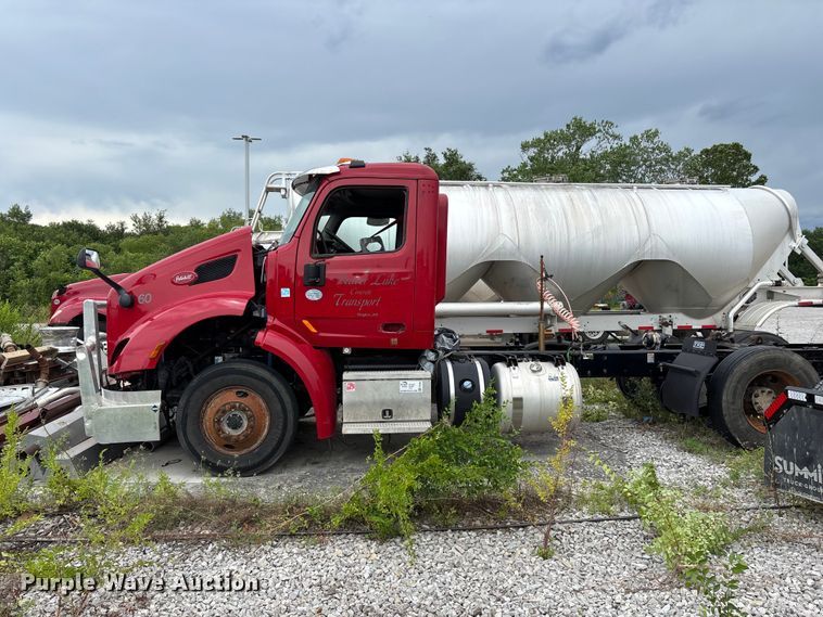 image for item FG0468 2019 Peterbilt truck cab and chassis
