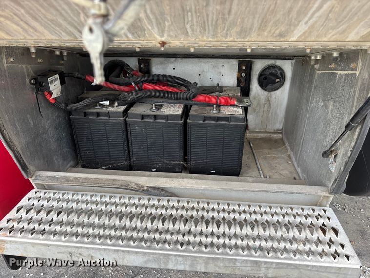image for item FG0468 2019 Peterbilt truck cab and chassis