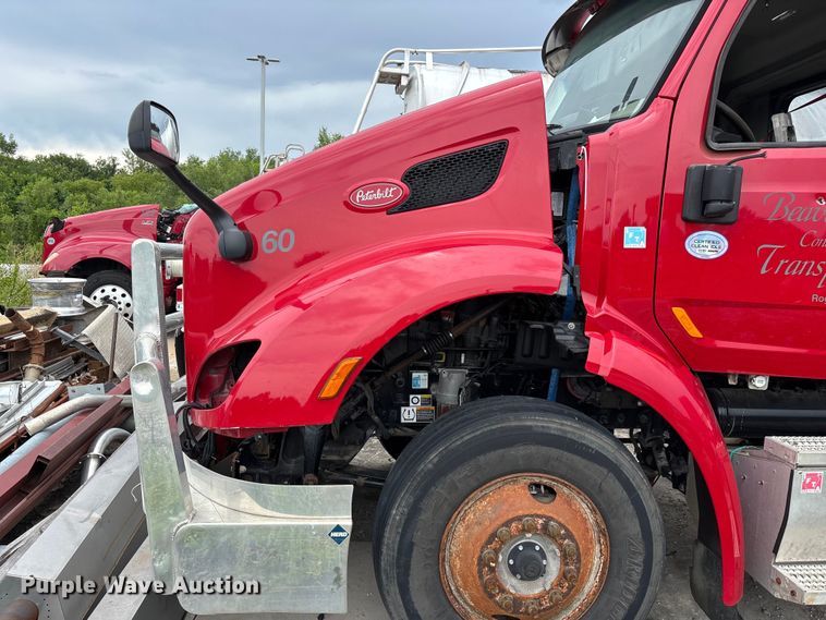 image for item FG0468 2019 Peterbilt truck cab and chassis