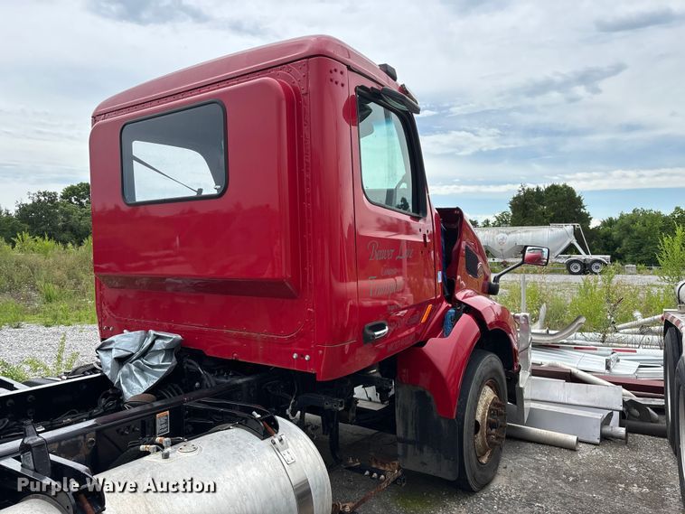 image for item FG0468 2019 Peterbilt truck cab and chassis