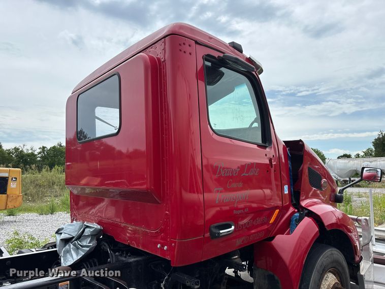 image for item FG0468 2019 Peterbilt truck cab and chassis