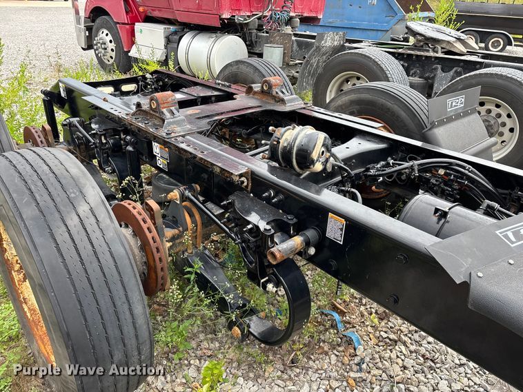image for item FG0468 2019 Peterbilt truck cab and chassis