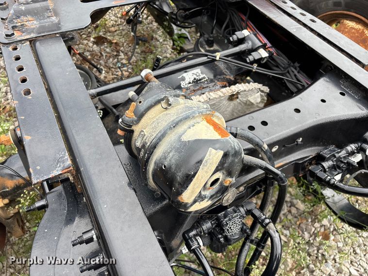 image for item FG0468 2019 Peterbilt truck cab and chassis