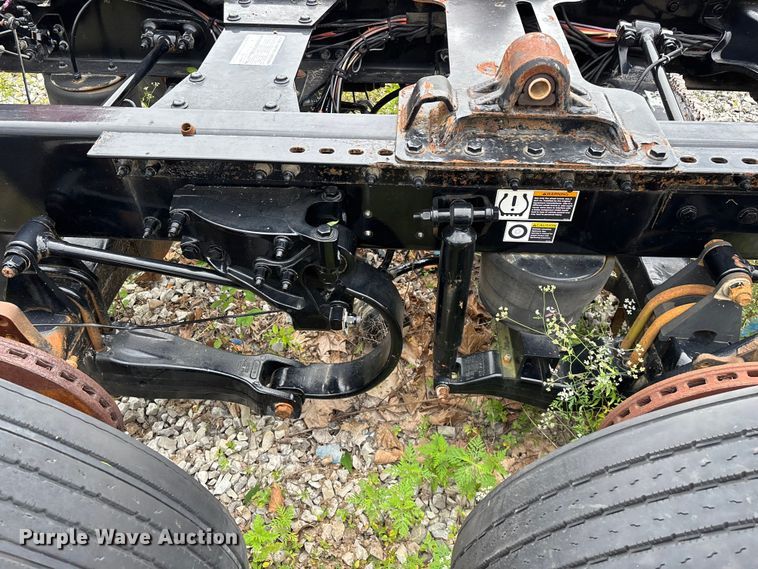 image for item FG0468 2019 Peterbilt truck cab and chassis