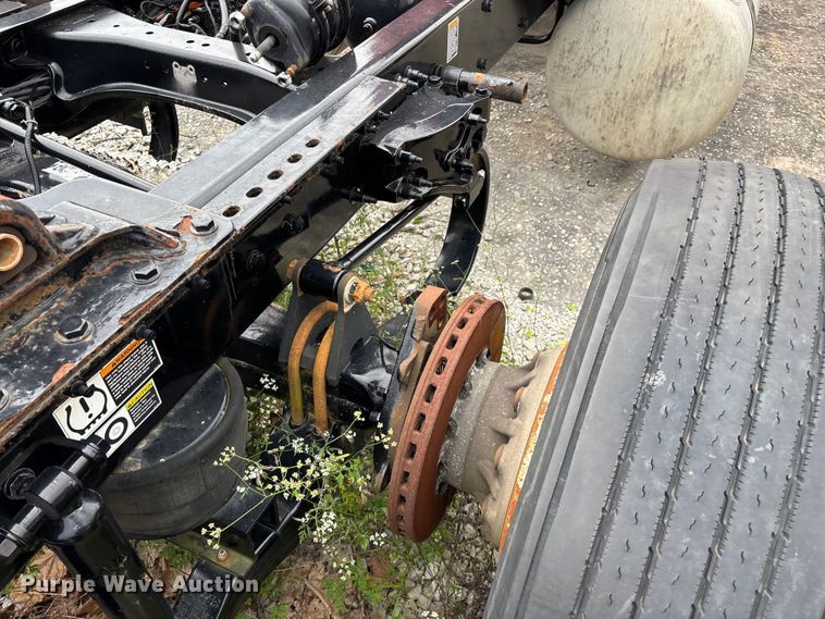 image for item FG0468 2019 Peterbilt truck cab and chassis
