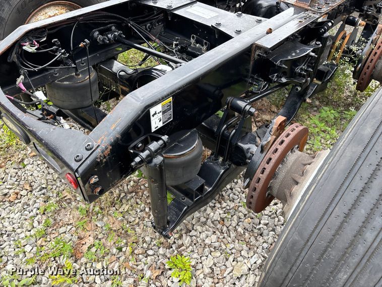image for item FG0468 2019 Peterbilt truck cab and chassis