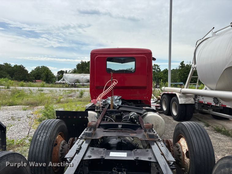 image for item FG0468 2019 Peterbilt truck cab and chassis