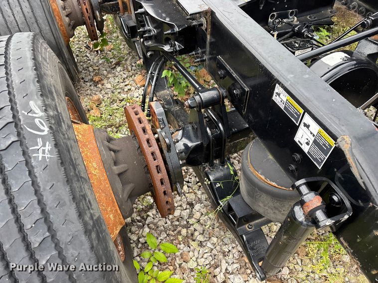 image for item FG0468 2019 Peterbilt truck cab and chassis