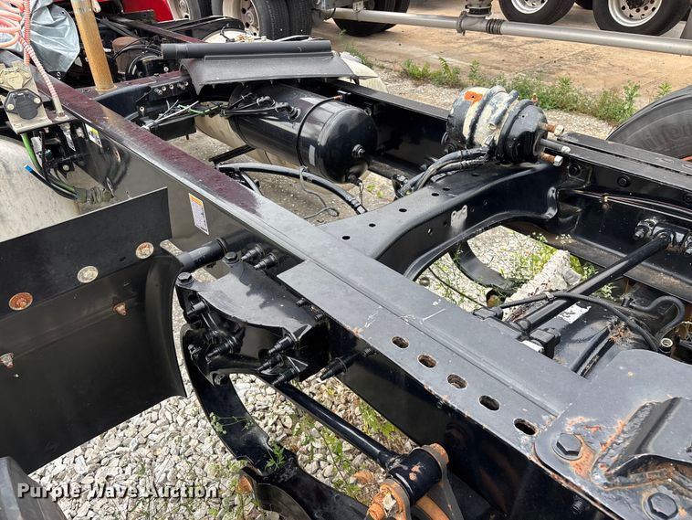 image for item FG0468 2019 Peterbilt truck cab and chassis