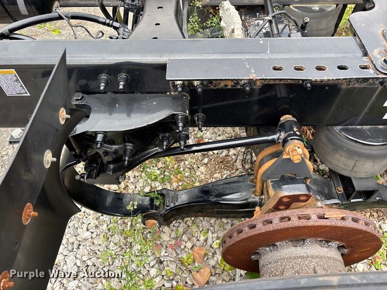 image for item FG0468 2019 Peterbilt truck cab and chassis