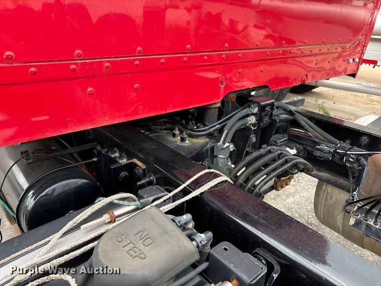 image for item FG0468 2019 Peterbilt truck cab and chassis