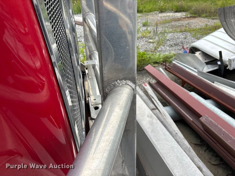 image for item FG0468 2019 Peterbilt truck cab and chassis