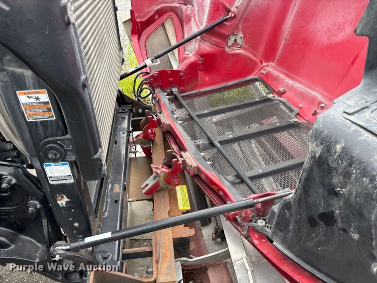 image for item FG0468 2019 Peterbilt truck cab and chassis